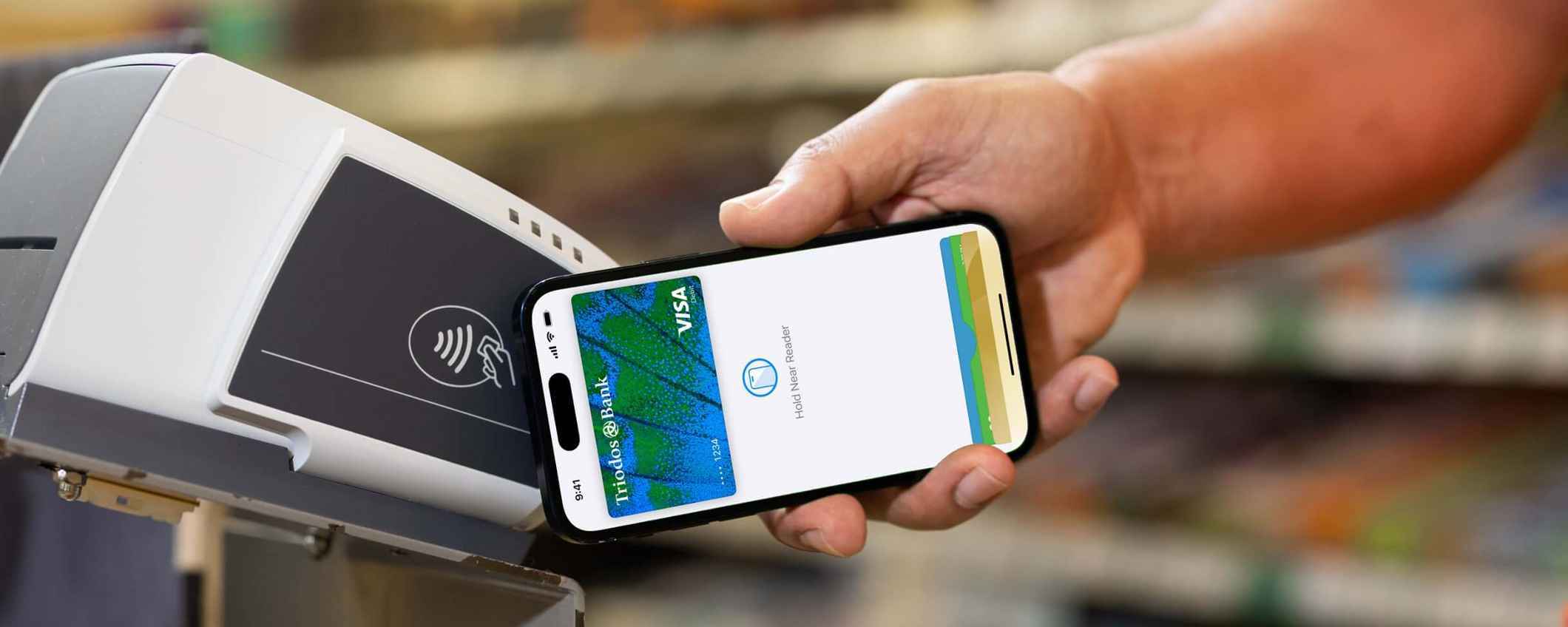 Betaling in een winkel met Apple Pay van Triodos Bank