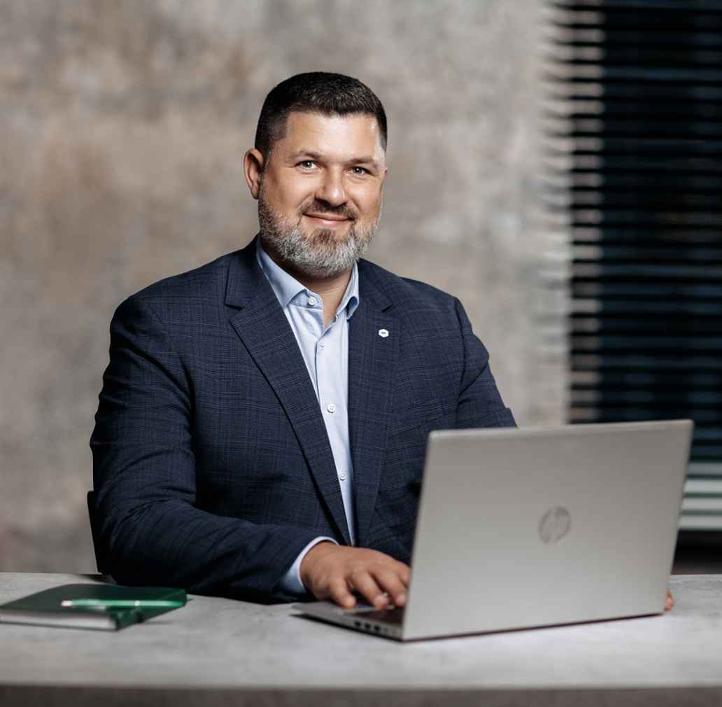 Portret van Dmitrii Svinarenco, CEO van Microinvest.