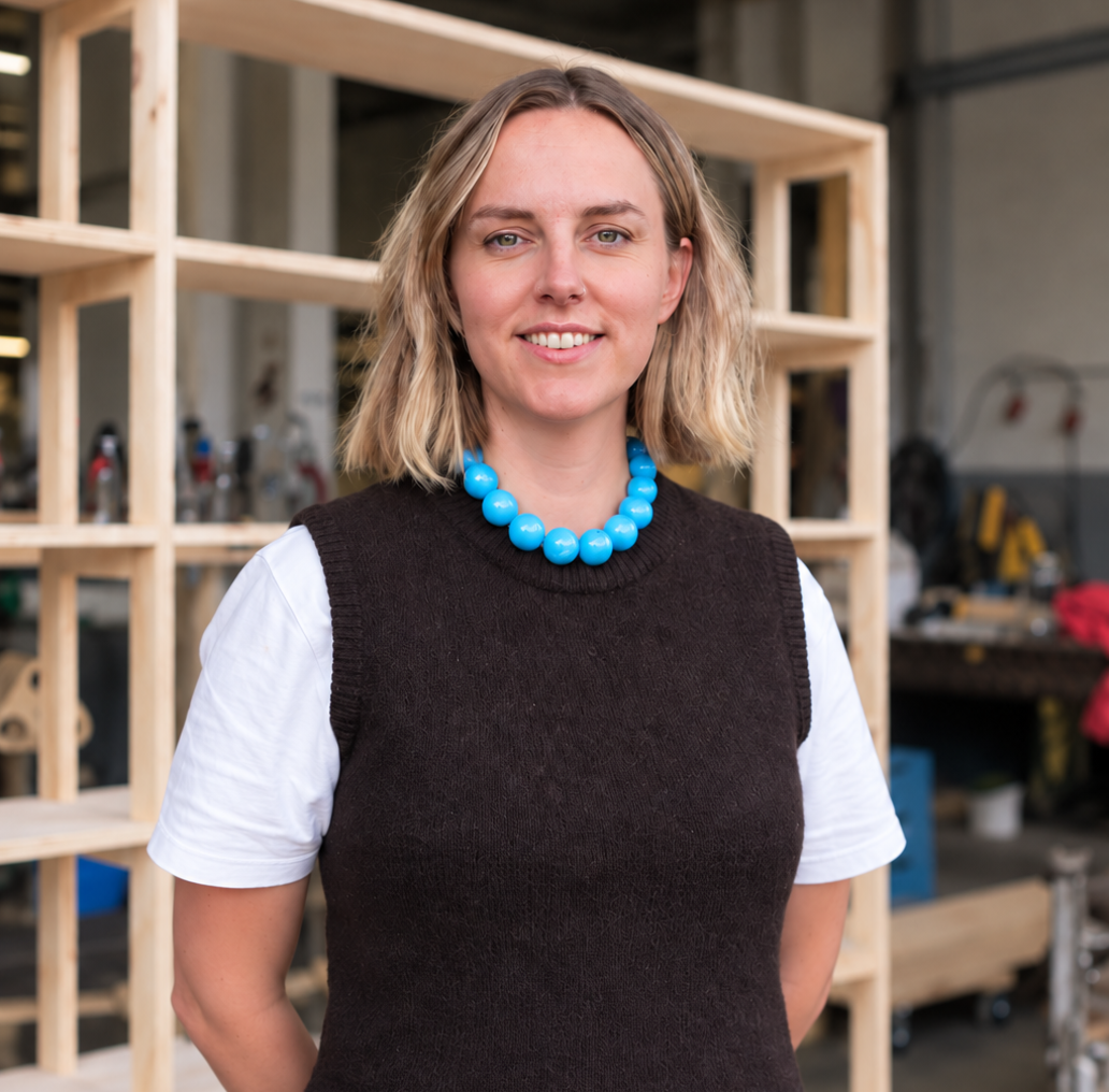 Sociaal ontwerper Manon van Hoeckel in haar werkplaats.