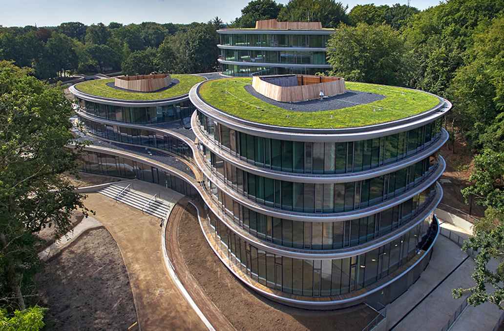 Dronefoto van het kantoor van Triodos Bank