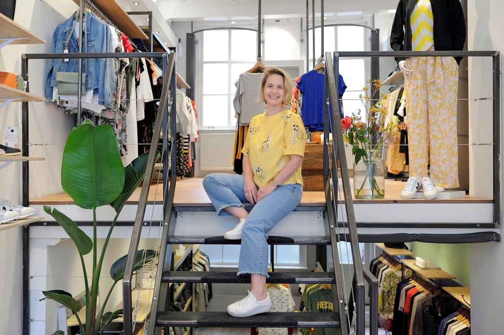 Lonneke Verbunt in haar winkel BrandMission. Foto: Txell Alarcon