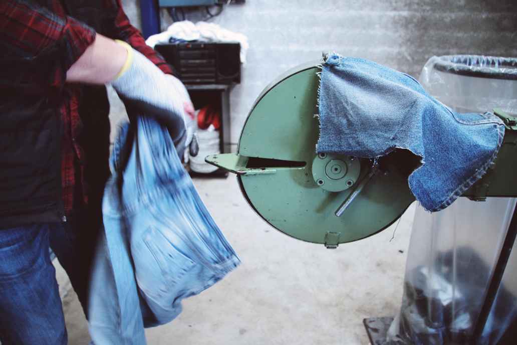 De recyclefabriek van Mud Jeans - Triodos Bank