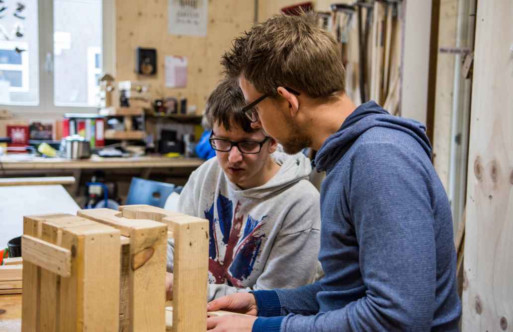 Onder de naam Driezorg Daniël zijn er verschillende typen zorg voor thuiswonende kinderen, waaronder dagebesteding.